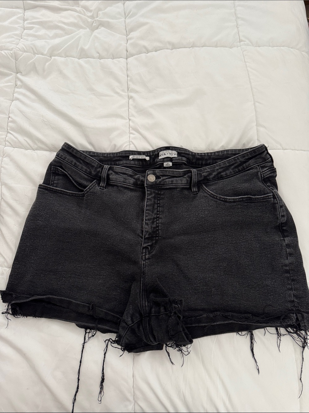Ava & Viv Women's Black Distressed Denim Shorts - 20